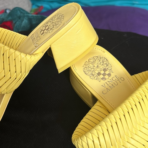 Vince Camuto size 8 yellow sandals - Picture 4 of 5